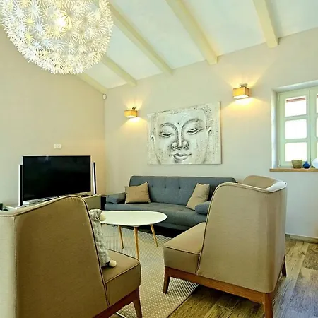 Emily Holiday home