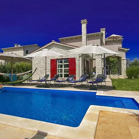 Emily Holiday home *