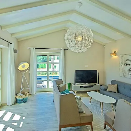 Holiday home Emily *