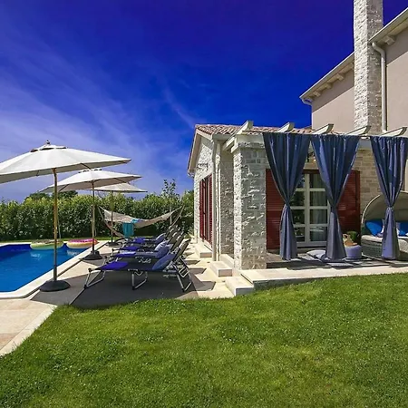 Emily Holiday home *