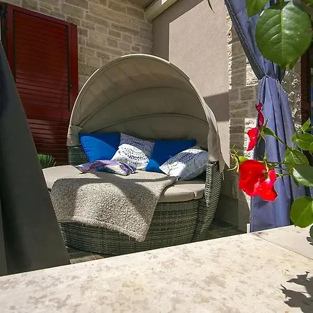 Emily Holiday home *