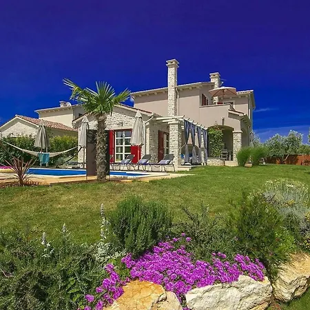 Emily Holiday home
